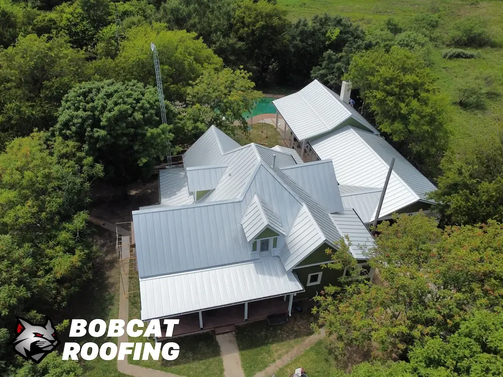arizona flat roof company applying elastomeric coating